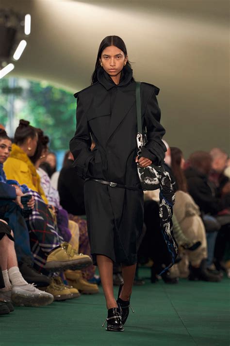 burberry fashion show 2024.